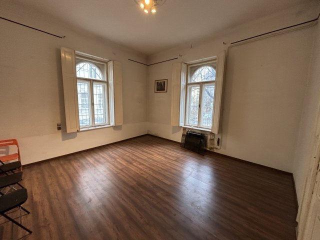 Eladó téglalakás, Budapesten, VI. kerületben 83.9 M Ft, 3 szobás