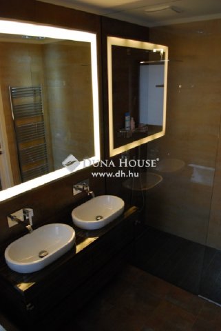 Eladó családi ház, Szentendrén 609.6 M Ft, 3 szobás