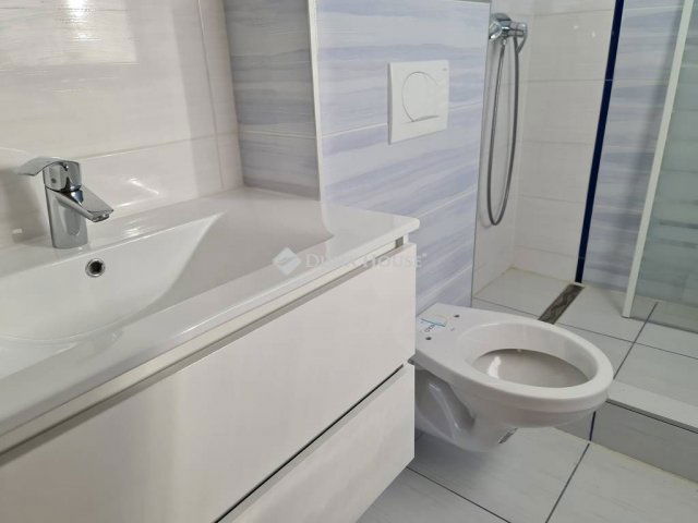 Eladó ikerház, Pécsett 139.9 M Ft, 4 szobás