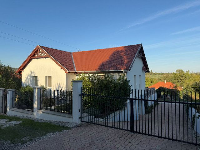 Eladó családi ház, Paloznakon 195 M Ft, 5 szobás