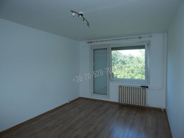 Eladó panellakás, Tatabányán 37.5 M Ft, 2 szobás