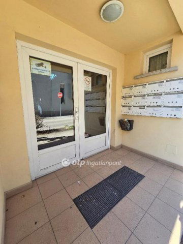 Eladó téglalakás, Pápán 33.49 M Ft, 1+1 szobás