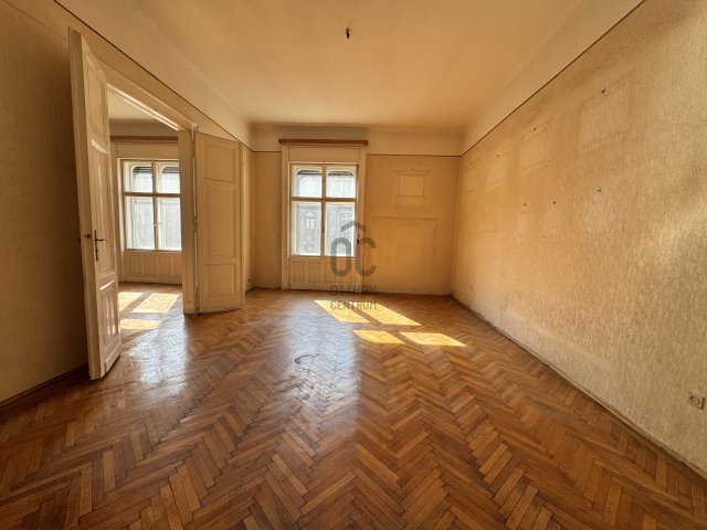 Eladó téglalakás, Budapesten, V. kerületben, Báthory utcában