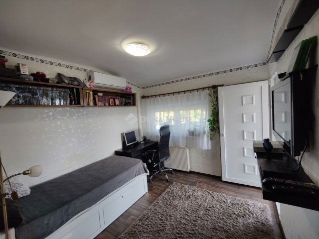 Eladó ikerház, Szentendrén 167.9 M Ft, 4 szobás