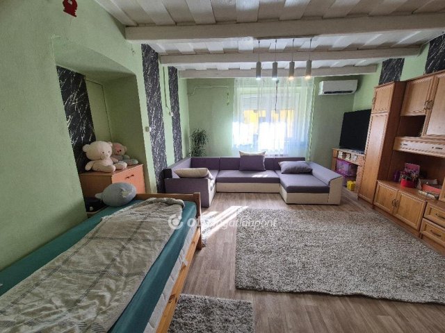 Eladó családi ház, Dunaföldváron 35 M Ft, 2 szobás