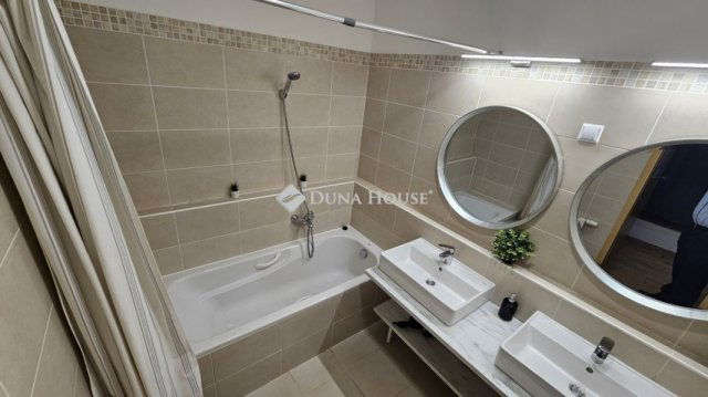 Eladó téglalakás, Budapesten, VI. kerületben 255 M Ft, 4 szobás