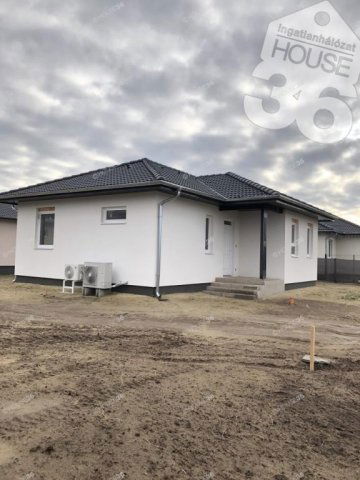 Eladó családi ház, Kecskeméten 63 M Ft, 4 szobás