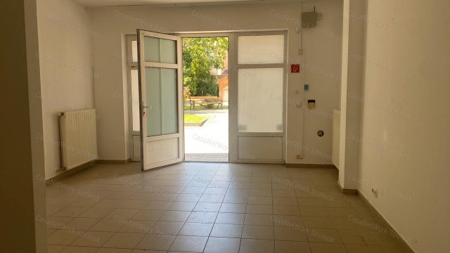Kiadó üzlethelyiség, Szolnokon 80 E Ft / hó, 1 szobás