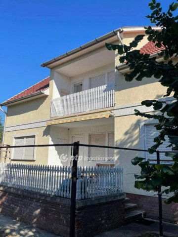 Eladó családi ház, Csongrádon 59.9 M Ft, 5 szobás