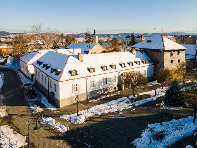 Eladó hotel, Szécsényen 250 M Ft, 20 szobás