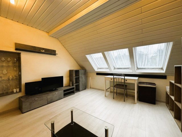 Eladó családi ház, Pécsett 62.5 M Ft, 6+3 szobás