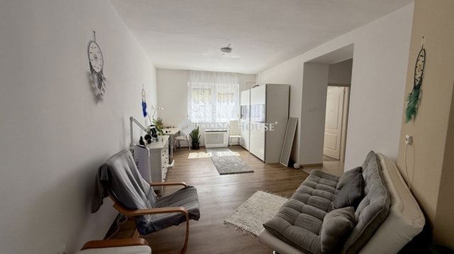Eladó téglalakás, Szegeden 75 M Ft, 3 szobás