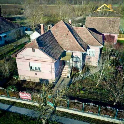 Eladó családi ház, Szátokon 15.9 M Ft, 2 szobás