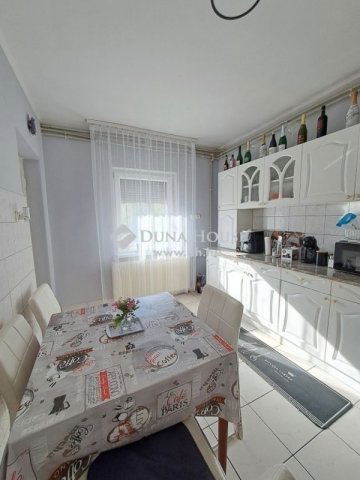 Eladó családi ház, Pécsett 52.99 M Ft, 2 szobás