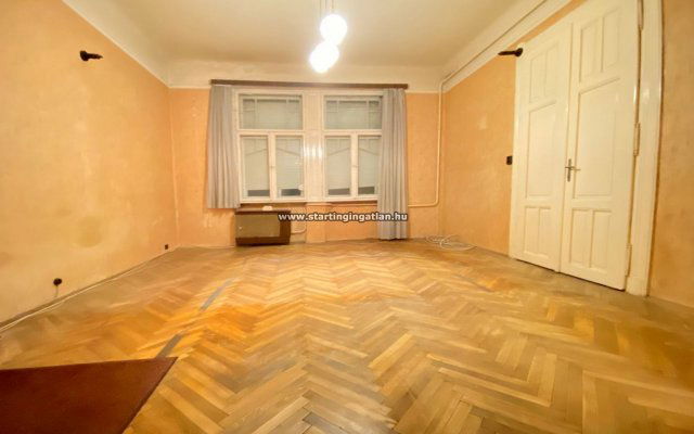 Eladó téglalakás, Budapesten, XIV. kerületben, Angol utcában