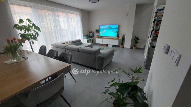 Eladó téglalakás, Győrött 115 M Ft, 4 szobás