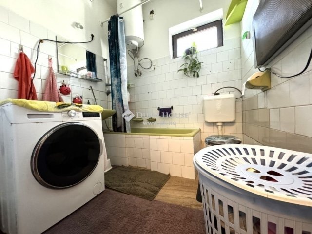 Eladó családi ház, Szentendrén 99.999 M Ft, 4 szobás