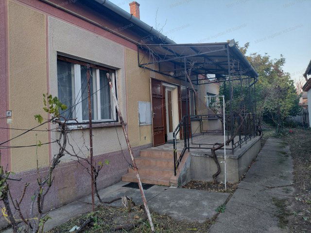 Eladó családi ház, Törökszentmiklóson 28 M Ft, 4 szobás