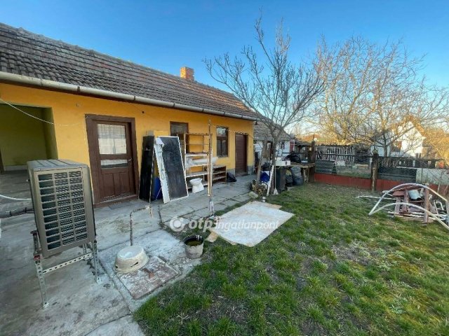 Eladó családi ház, Besenyőtelken 31.5 M Ft, 3 szobás