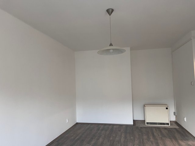 Eladó téglalakás, Esztergomban 42 M Ft, 1+1 szobás