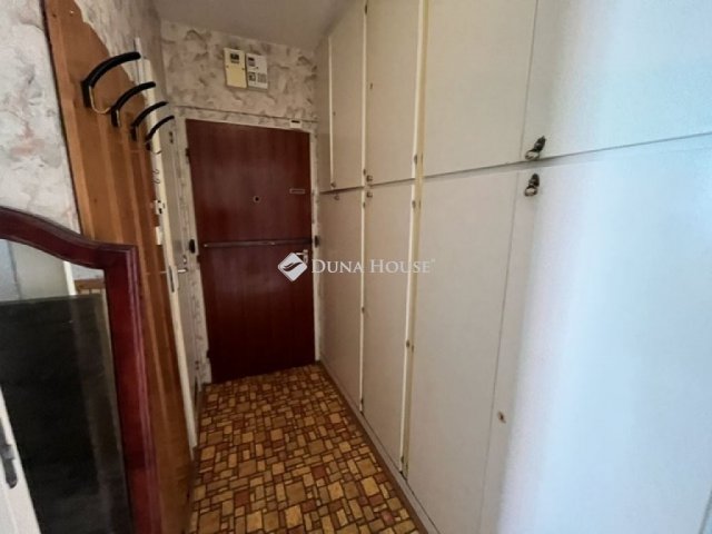 Eladó panellakás, Pécsett 38 M Ft, 2 szobás