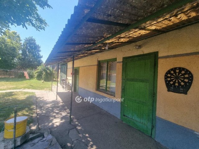 Eladó családi ház, Kunszentmiklóson 37.2 M Ft, 2 szobás