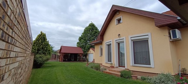 Kiadó családi ház, albérlet, Debrecenben 500 E Ft / hó