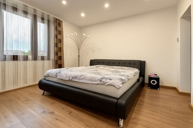 Eladó családi ház, Nárain 119.99 M Ft, 3 szobás