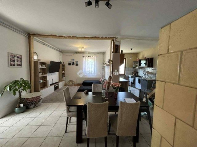 Eladó családi ház, Inárcson 79.9 M Ft, 7 szobás