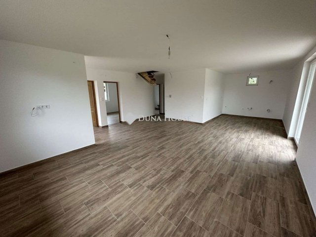 Eladó ikerház, Kakucson 89.9 M Ft, 4 szobás