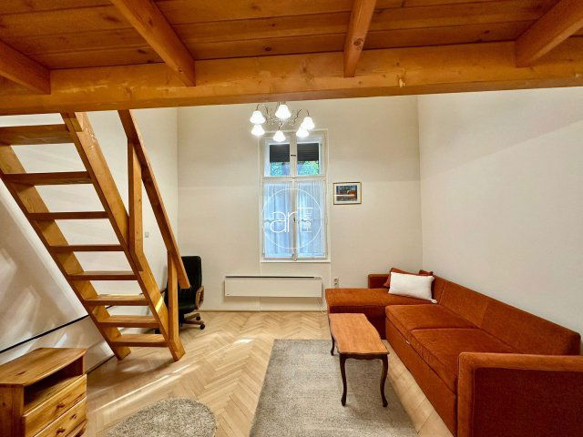 Kiadó téglalakás, albérlet, Szegeden, Hajnóczy utcában