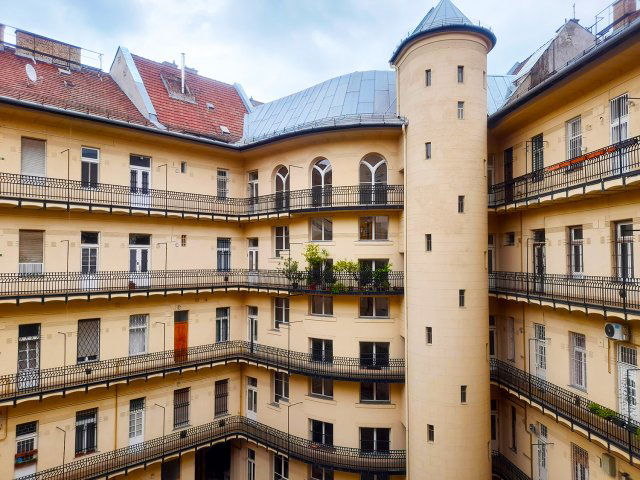Eladó téglalakás, Budapesten, VIII. kerületben 64.9 M Ft