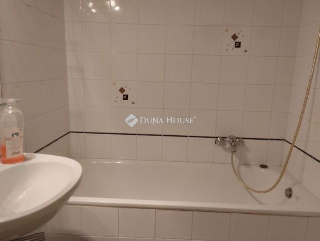 Eladó téglalakás, Pécsett 49.8 M Ft, 2 szobás