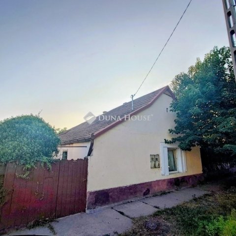 Eladó családi ház, Monoron 63 M Ft, 4 szobás