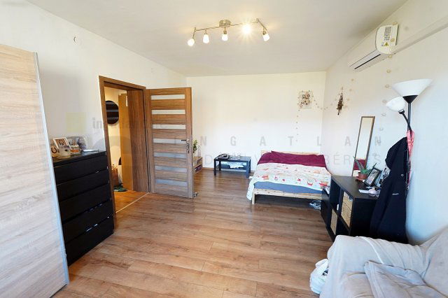 Eladó téglalakás, Szegeden 63 M Ft, 2 szobás