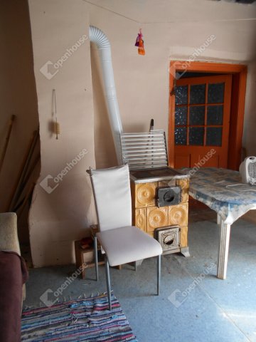 Eladó családi ház, Bezeréden 6.1 M Ft, 1 szobás