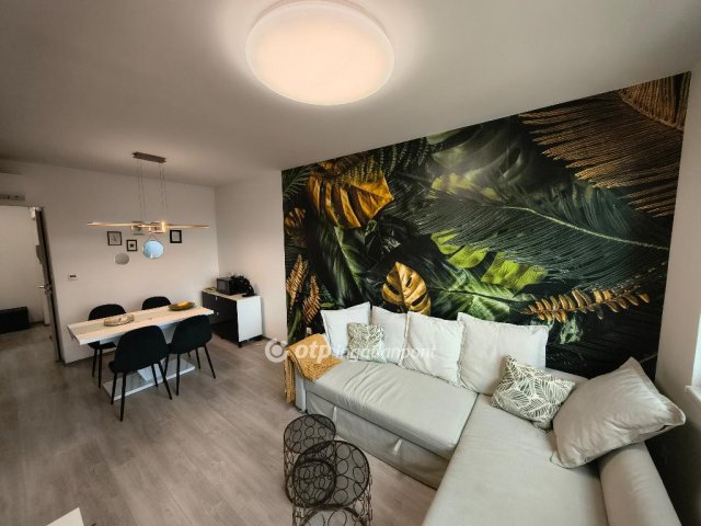 Eladó téglalakás, Siófokon 74.9 M Ft, 2 szobás