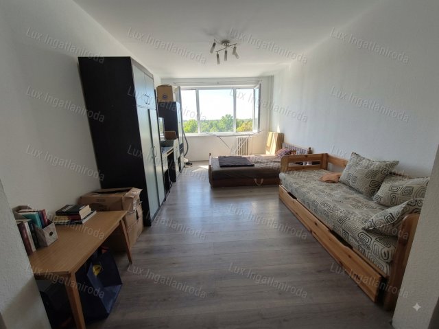 Eladó panellakás, Oroszlányban 29.99 M Ft, 2+1 szobás