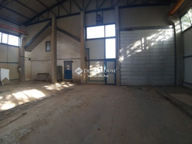 Eladó ipari ingatlan, Szigetújfalun 250 M Ft