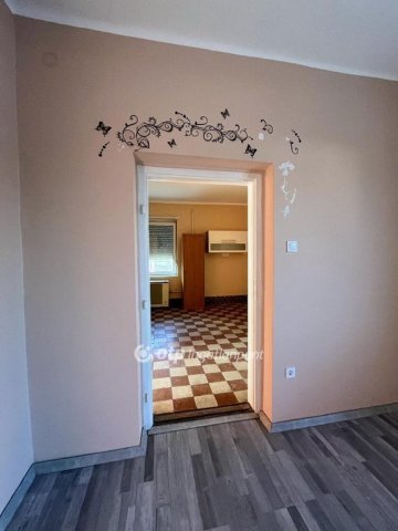 Eladó családi ház, Szászváron 26.9 M Ft, 2 szobás
