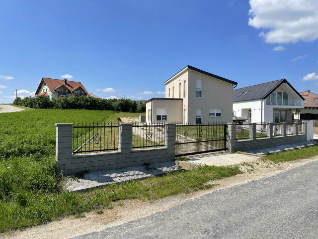 Eladó családi ház, Alsópáhokon 109 M Ft, 4 szobás