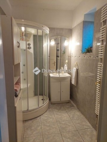 Eladó családi ház, Pécsett 43 M Ft, 3 szobás