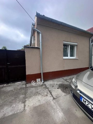 Eladó családi ház, Mohácson 64.9 M Ft, 2 szobás