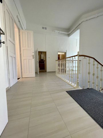 Eladó téglalakás, Pécsett 149 M Ft, 6 szobás