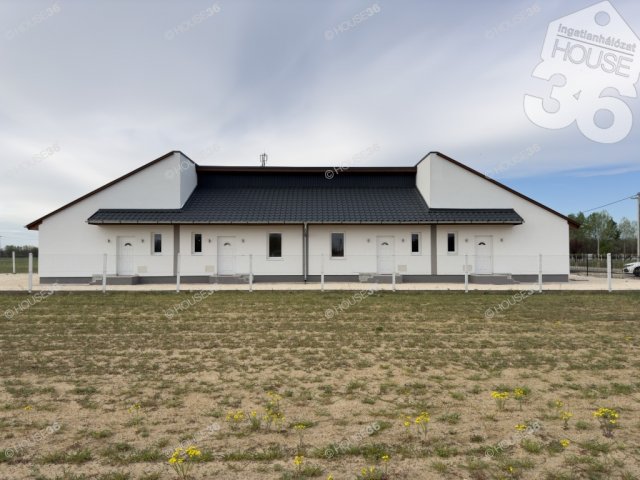 Eladó sorház, Petőfiszálláson 95 M Ft, 2 szobás