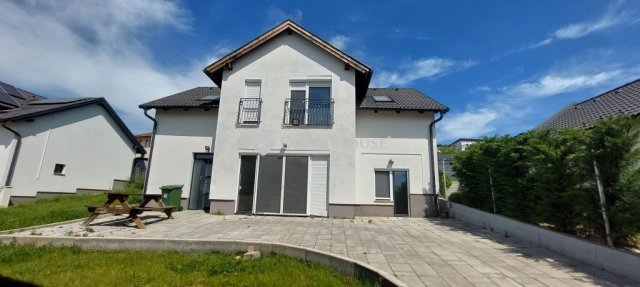 Eladó családi ház, Tatabányán 79 M Ft, 6 szobás
