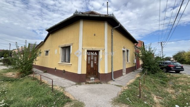Eladó családi ház, Kiskunfélegyházán 34.99 M Ft, 1 szobás