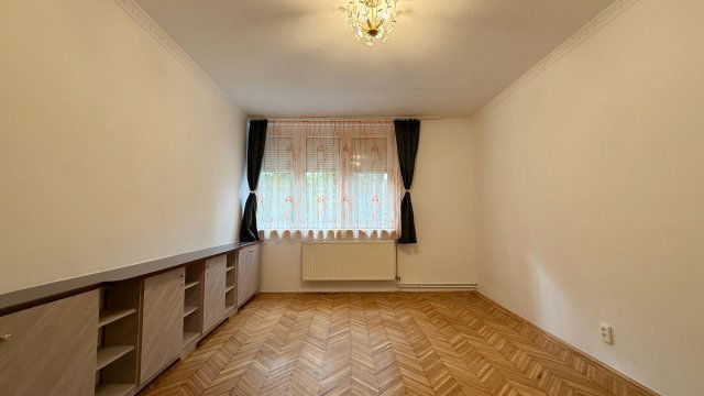 Kiadó üzlethelyiség, Debrecenben 230 E Ft / hó, 4 szobás