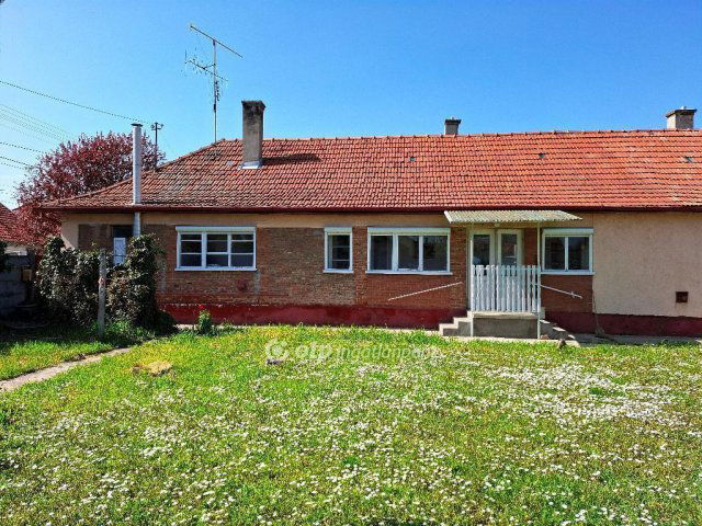 Eladó családi ház, Gyulán 28 M Ft, 3 szobás