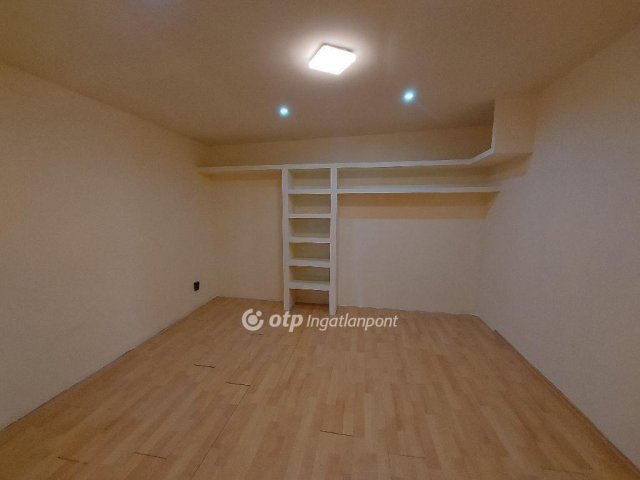 Eladó családi ház, Miskolcon 26 M Ft, 5+3 szobás